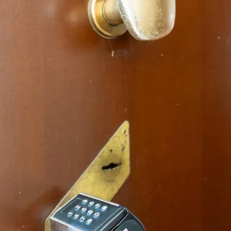 Deluxe Studio, Wi-fi, Self Check-in, Air Condition * Milano